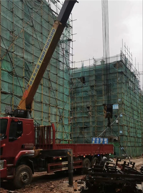 纳溪区“慢工细活”—— 吊车的 “微动控制” 技术